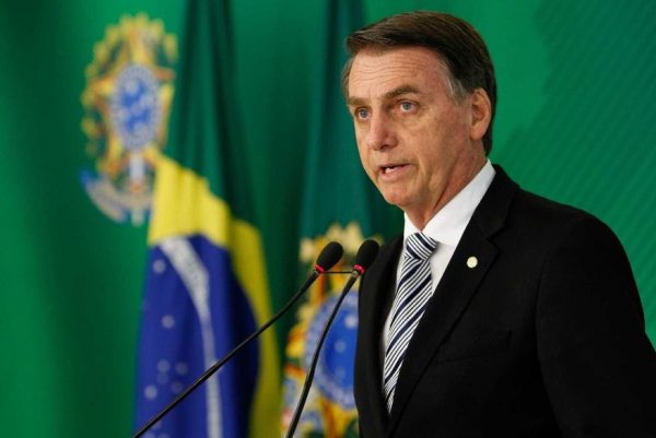 Resultado de imagem para Bolsonaro Assina Decreto que Flexibiliza Posse de Armas de Fogo, Nesta TerÃ§a (15)